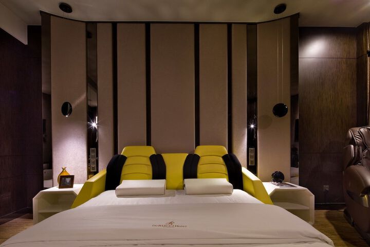 Room 27 of 63