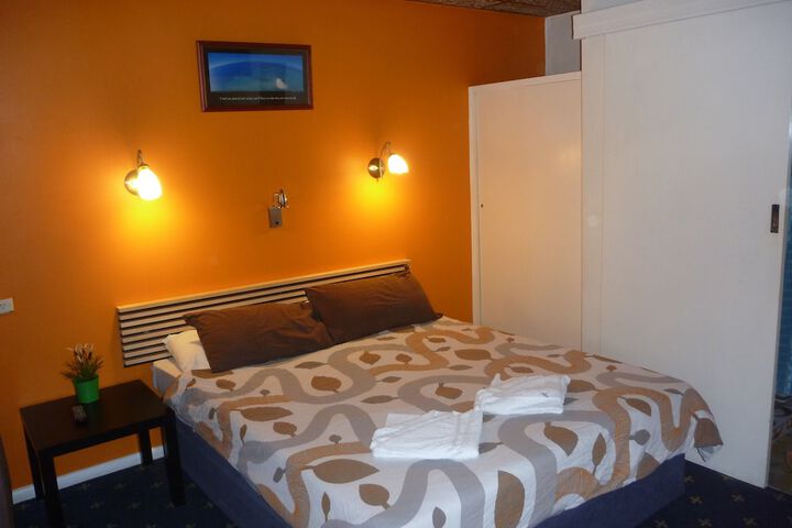 Room 4 of 44
