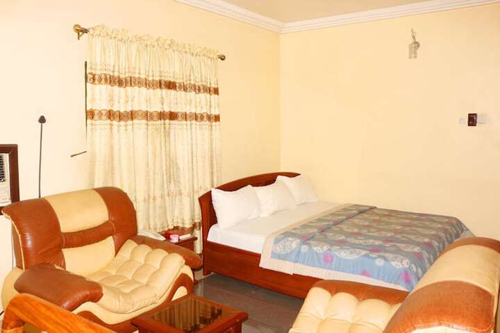 Green Park Hotel and Suites