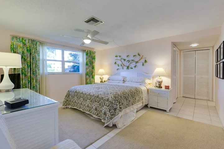 Exterior of Bonita Beach Club 154e by Vtrips