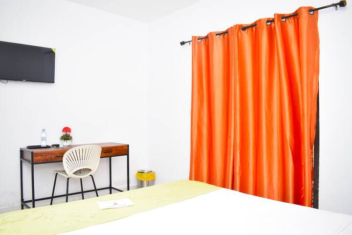 Room 2 of 43