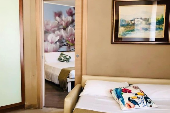 Room 11 of 34