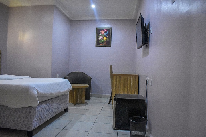 Room 10 of 41