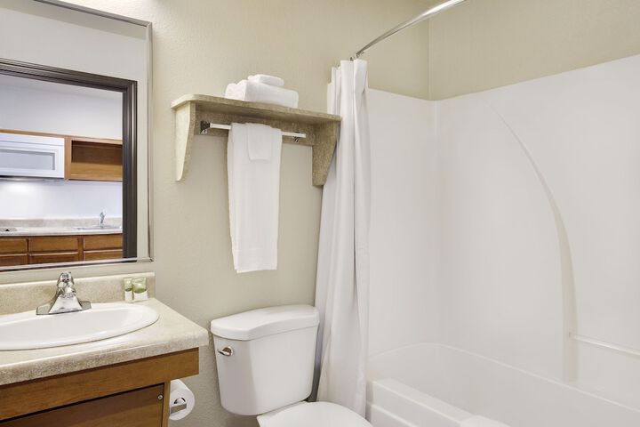 Suite Queen Bed (2 of 6)