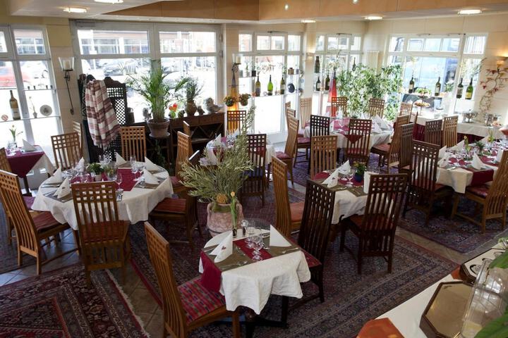 Dining 33 of 40