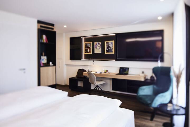 Room 5 of 25