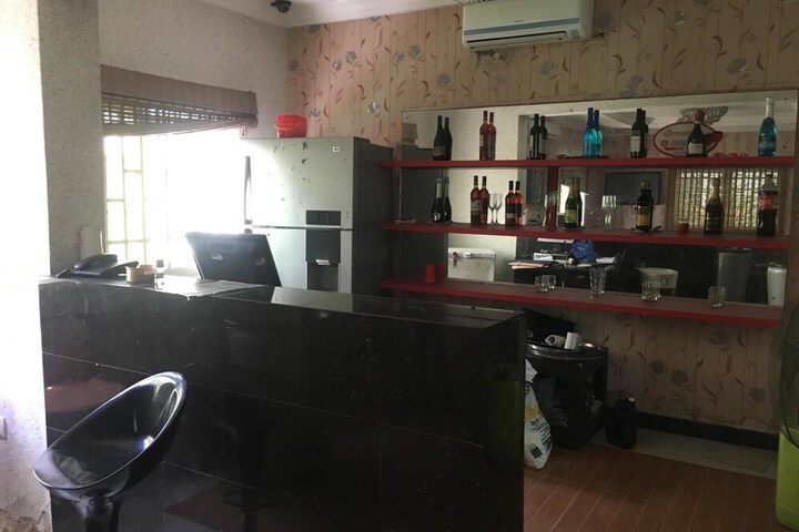 Lounge 14 of 17