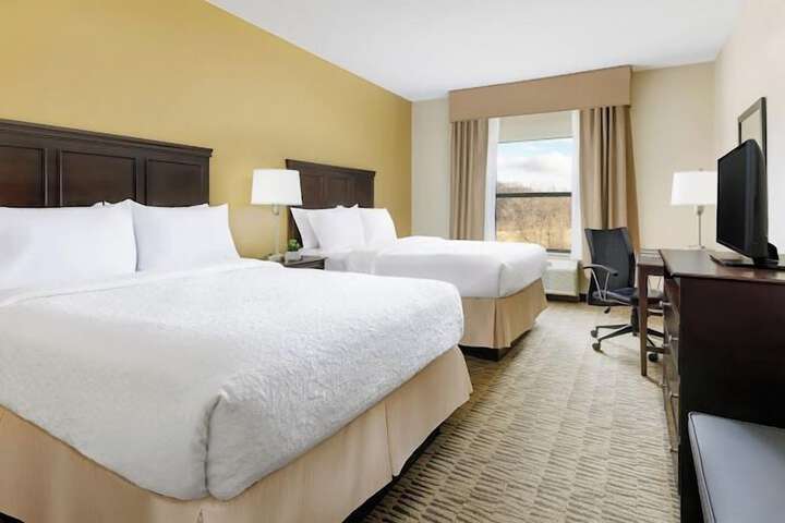 Deluxe Room 2 Queen Beds (5 of 7)