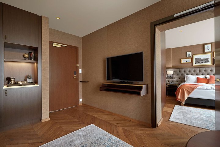 Room 23 of 66