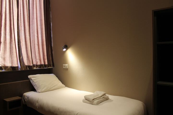 Room 18 of 34
