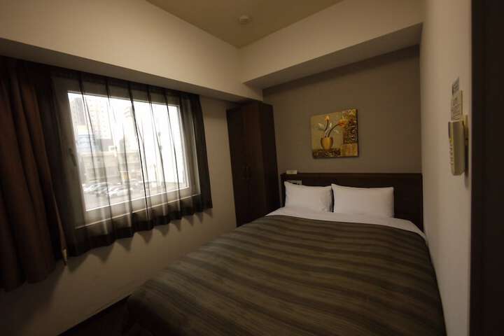 Room 6 of 25