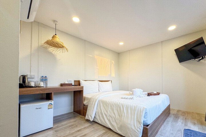 Room 6 of 38