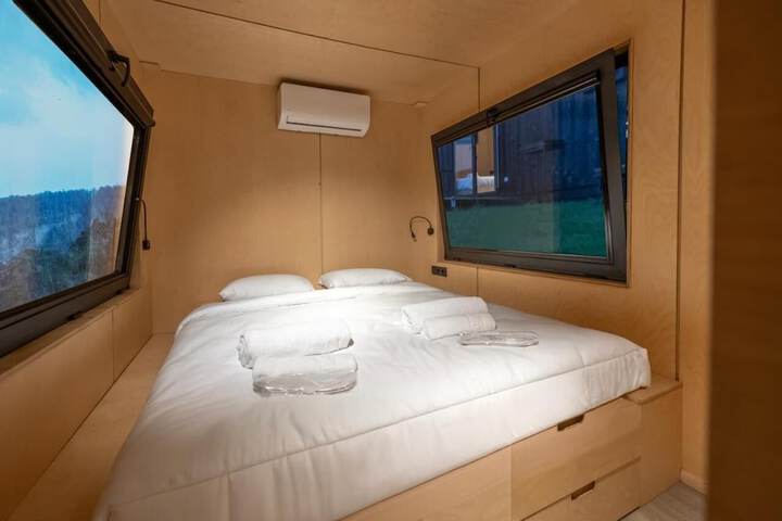 Room 6 of 34