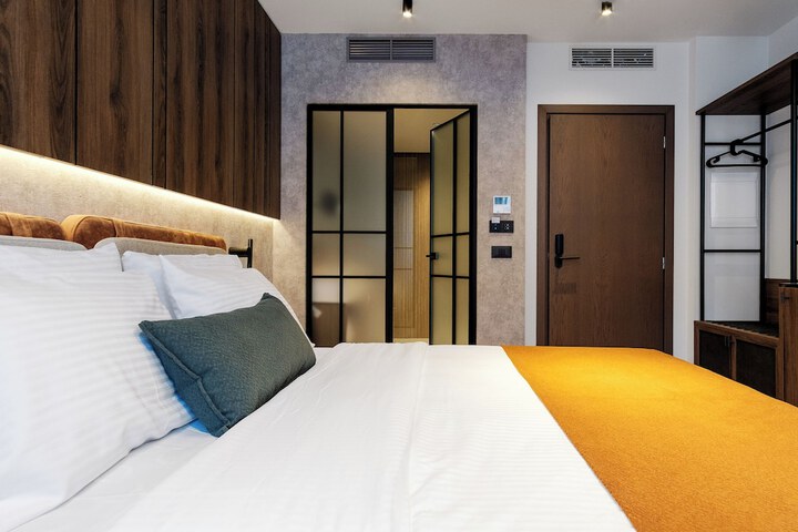 Room 10 of 41