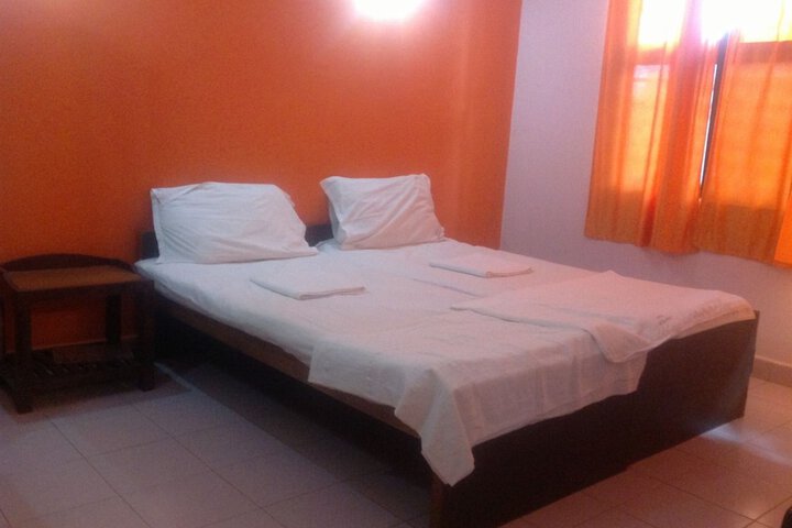 Room 3 of 97