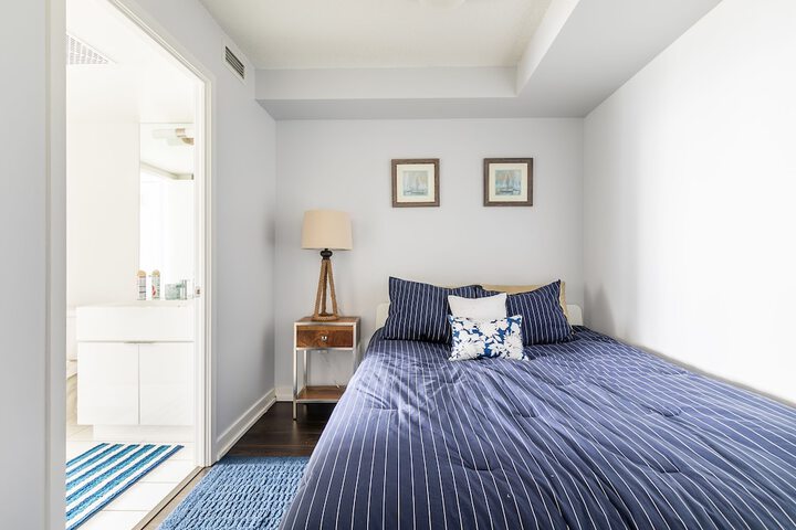 Room 4 of 393
