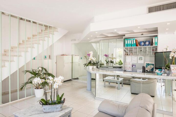 Entrance & Lobby