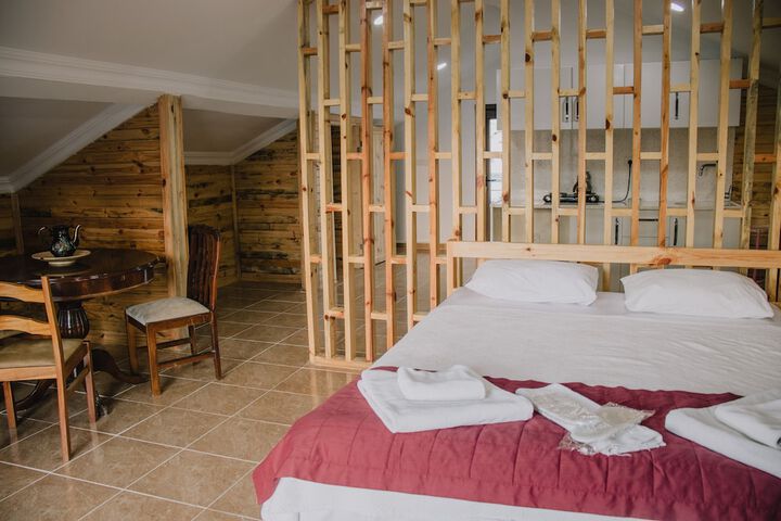 Room 6 of 25