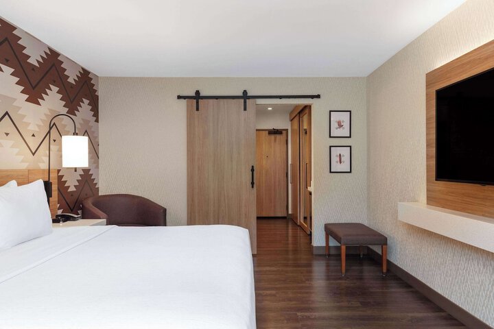 Room 27 of 53