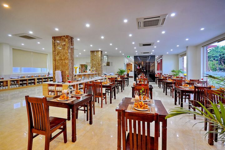 Dining 43 of 65