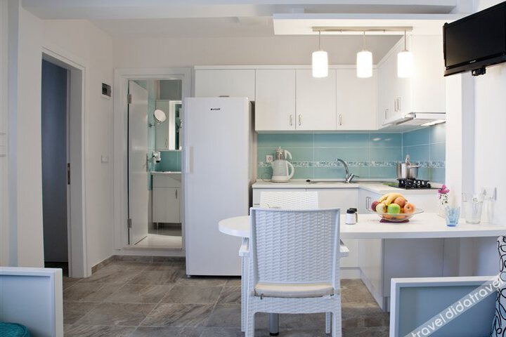 HOTEL AND SUITES CLUB MAVI