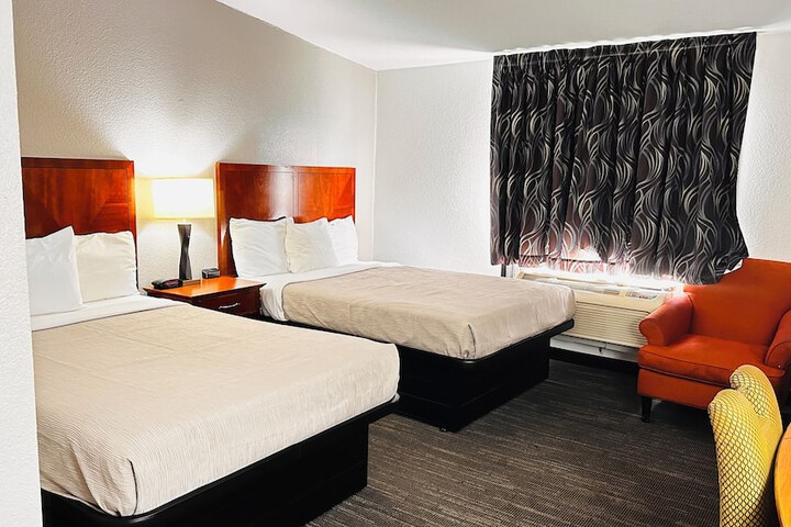 2 Double Beds Accessible (9 of 14)