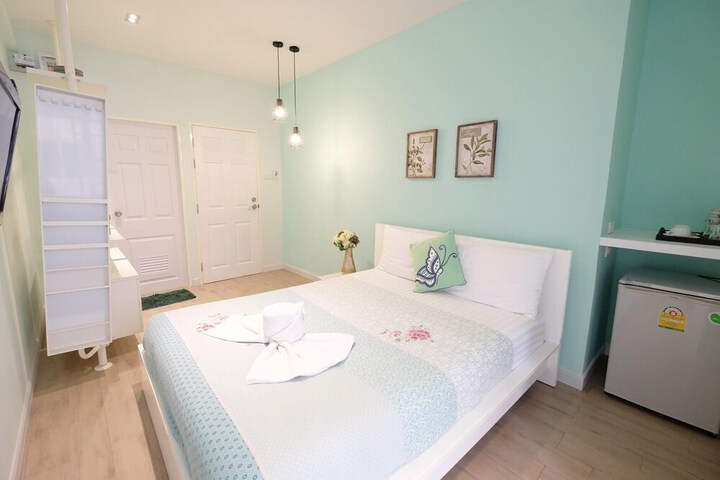 Room 5 of 62