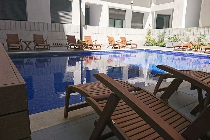 Pool 21 of 38