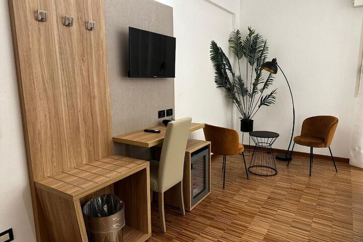 Room 13 of 42
