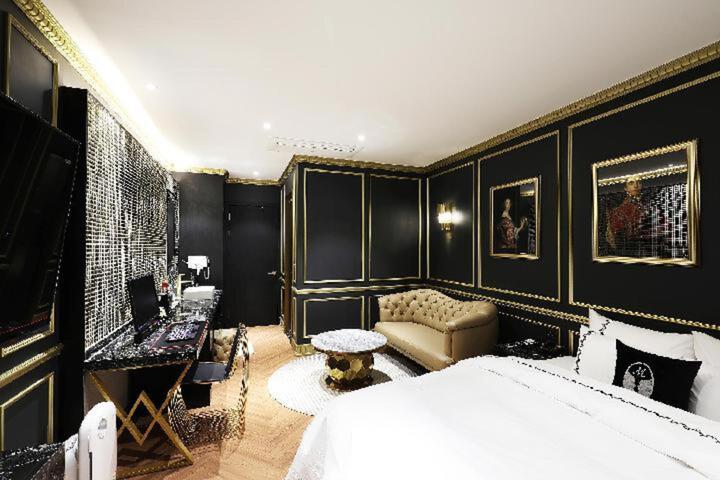 Room 19 of 65