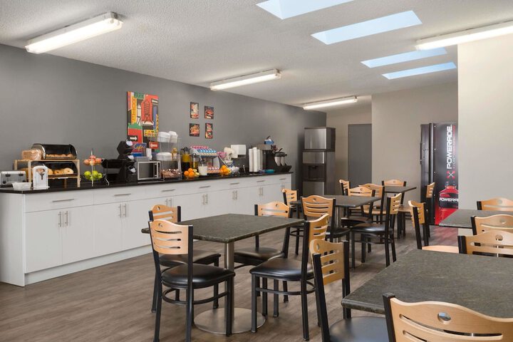 Breakfast/Coffee Service 23 of 24