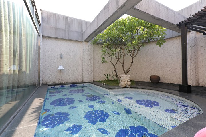 Pool 65 of 100
