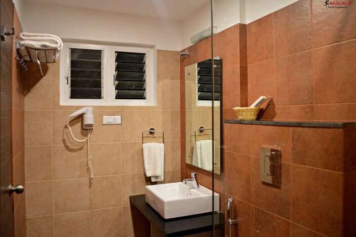Room 16 of 28