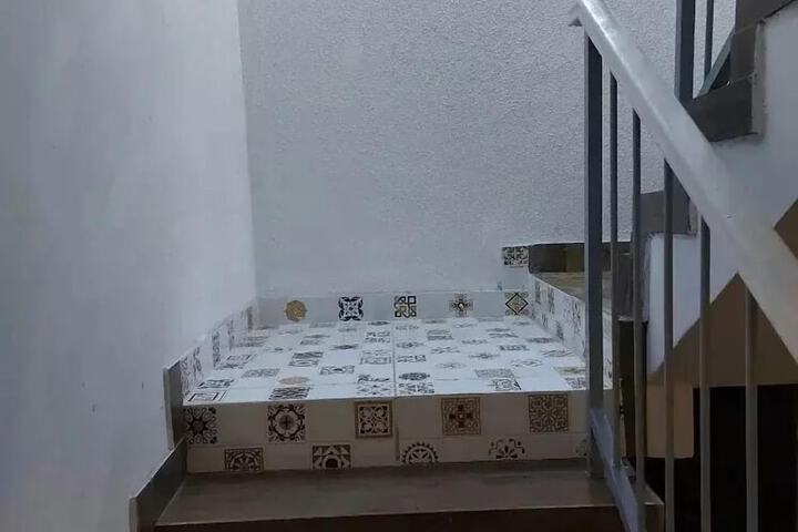 Room 6 of 9