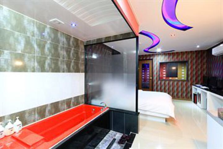 Room 2 of 22