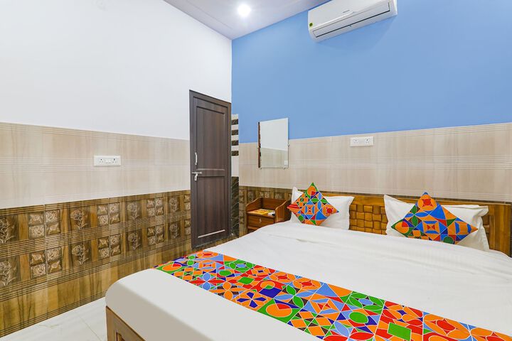 Room 11 of 25