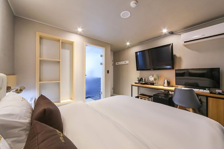 Room 27 of 60