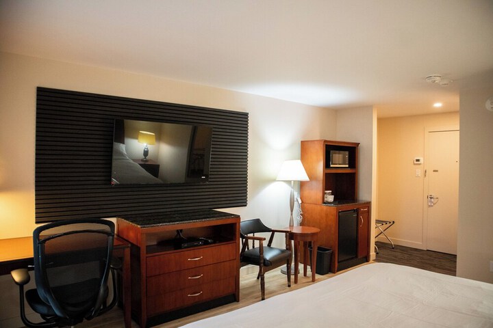 Room 15 of 33