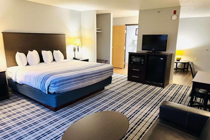 1 King Bed Mobility Accessible (22 of 23)