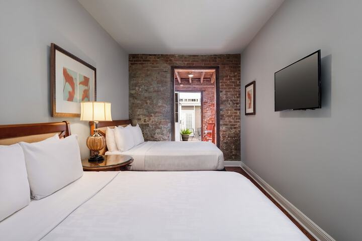 Room 9 of 28