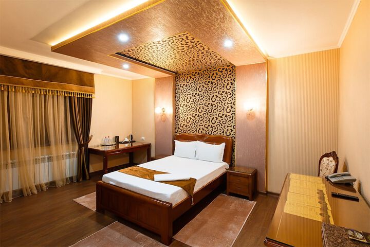 Room 6 of 34