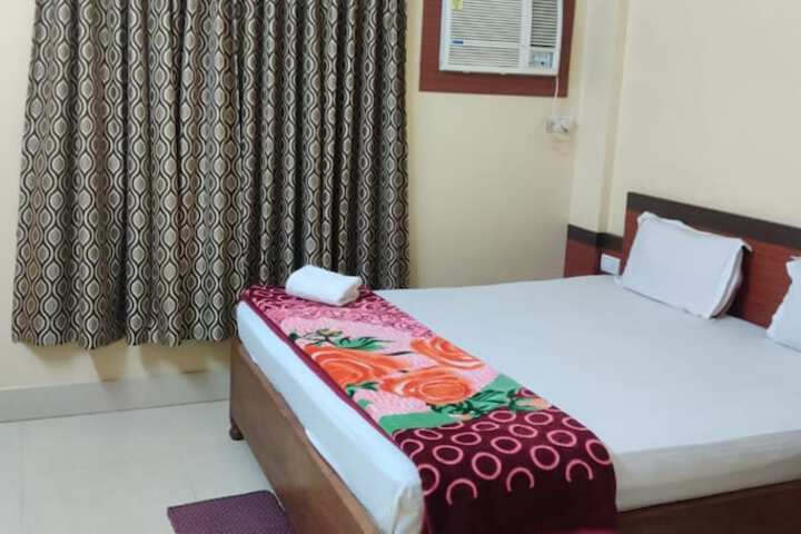 Room 6 of 13