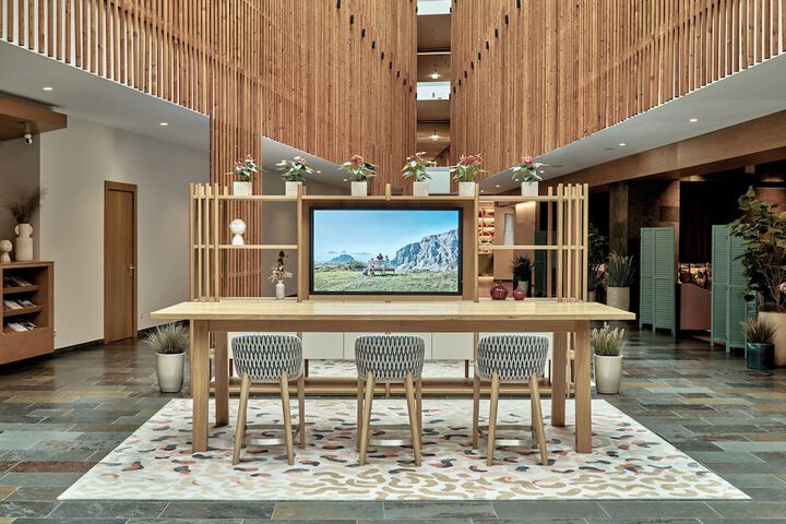 Guest Lobby