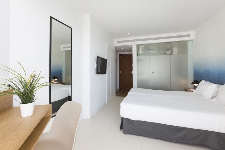 Room 8 of 79