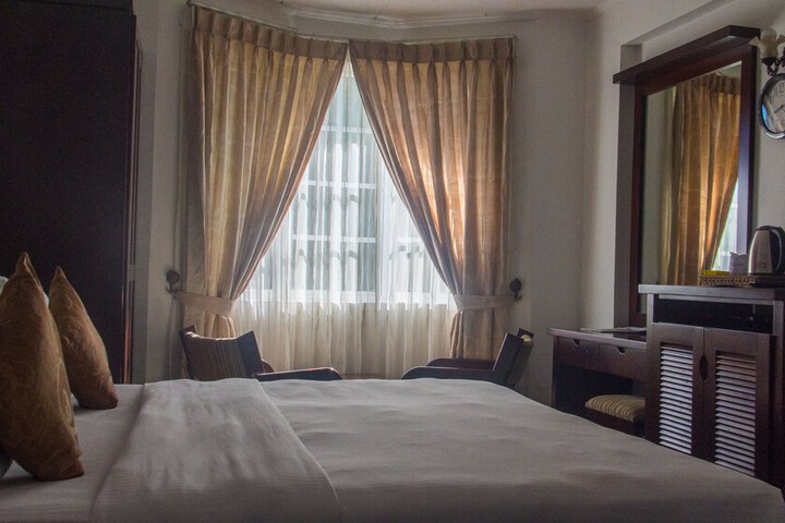Room 6 of 38