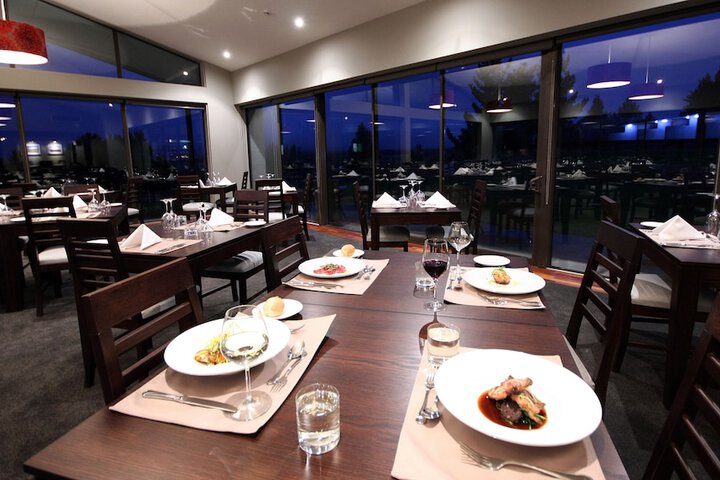Dining 33 of 47