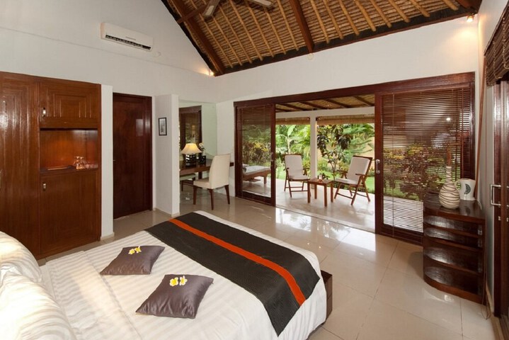 Room 6 of 74