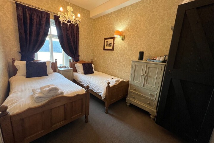 Room 20 of 33