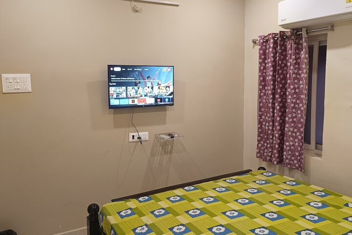 Room 4 of 8