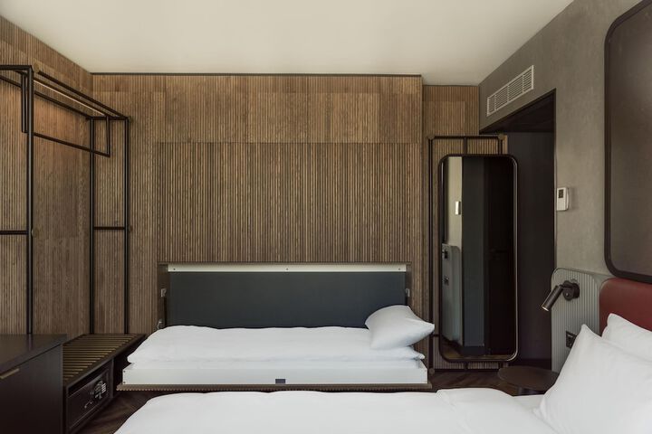 Room 15 of 50